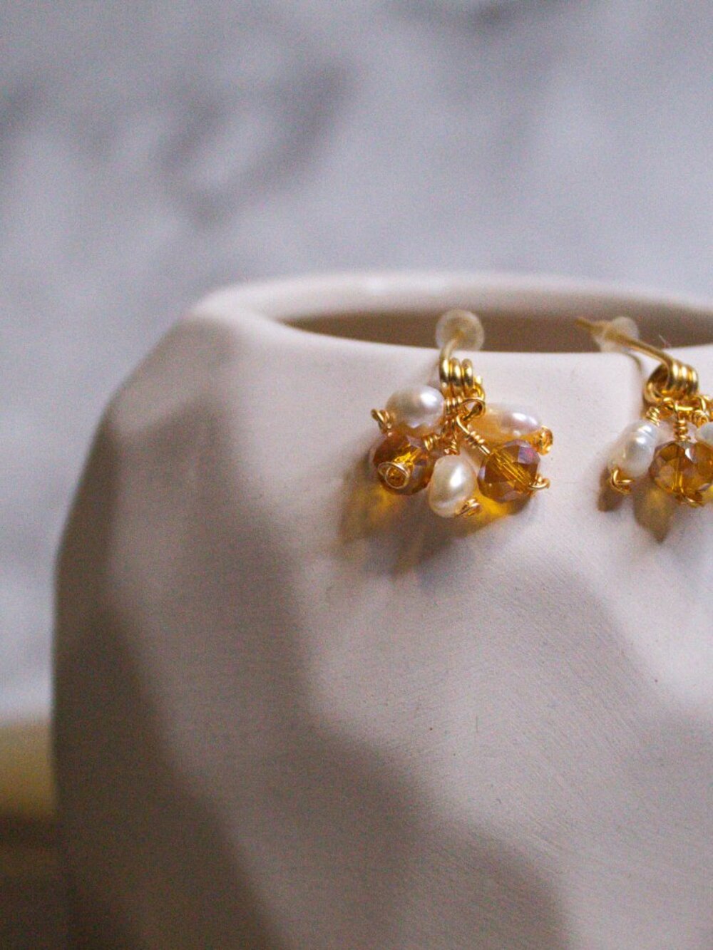 Pearls and crystals studs - Picture 3 of 4